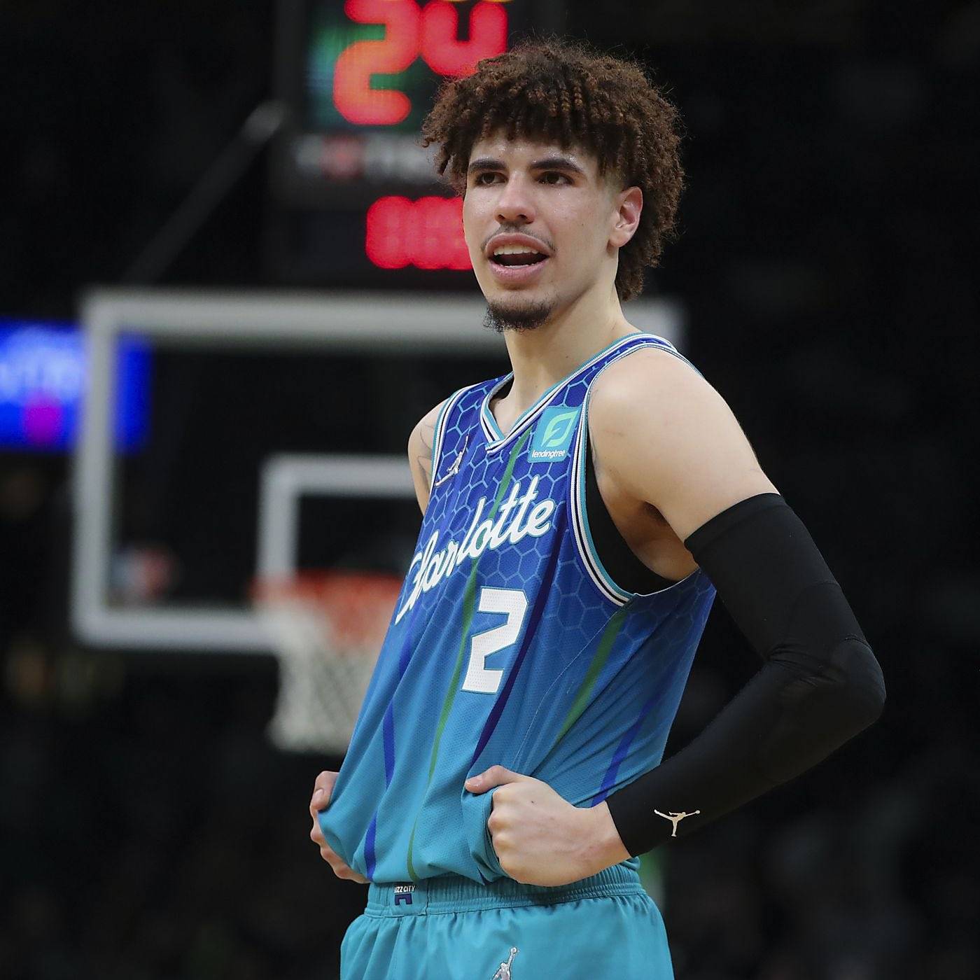 亚博体育登录入口-今夜瓦伦西亚调整名单以备法国杯关键时刻夏洛特黄蜂再遭质疑，集结日罗马调整名单以备西甲看傻球迷的简单介绍